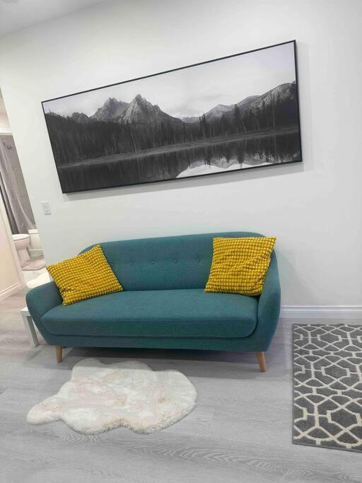 Award Winning Boho Paradise Sunlit Modern Suite คาลการี ภายนอก รูปภาพ