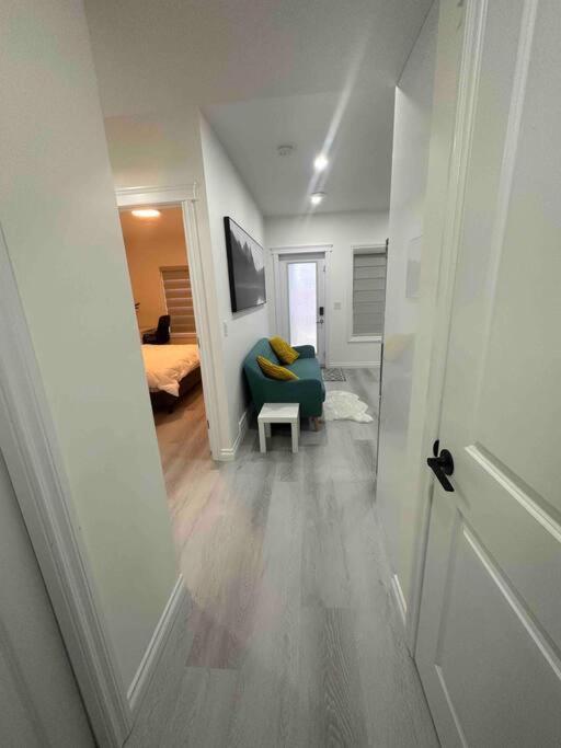 Award Winning Boho Paradise Sunlit Modern Suite คาลการี ภายนอก รูปภาพ