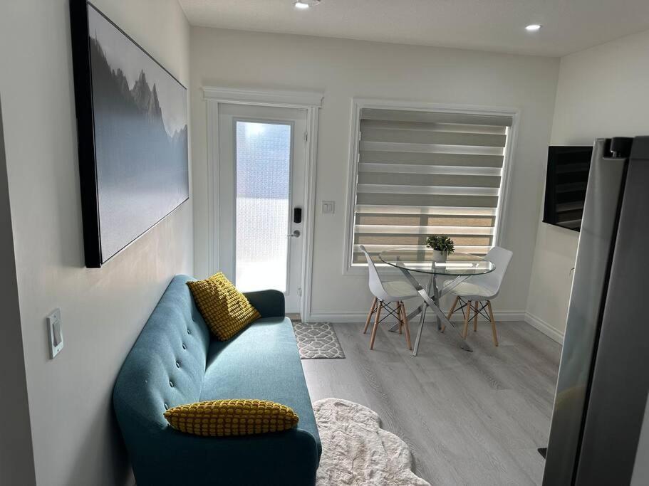 Award Winning Boho Paradise Sunlit Modern Suite คาลการี ภายนอก รูปภาพ